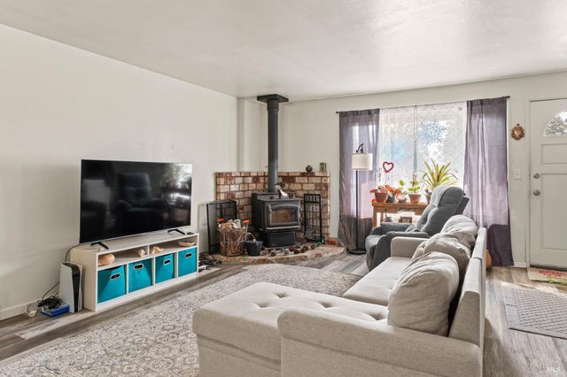 28060 Poppy Dr, Willits, CA 95490