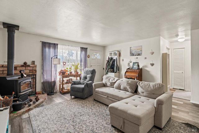 28060 Poppy Dr, Willits, CA 95490