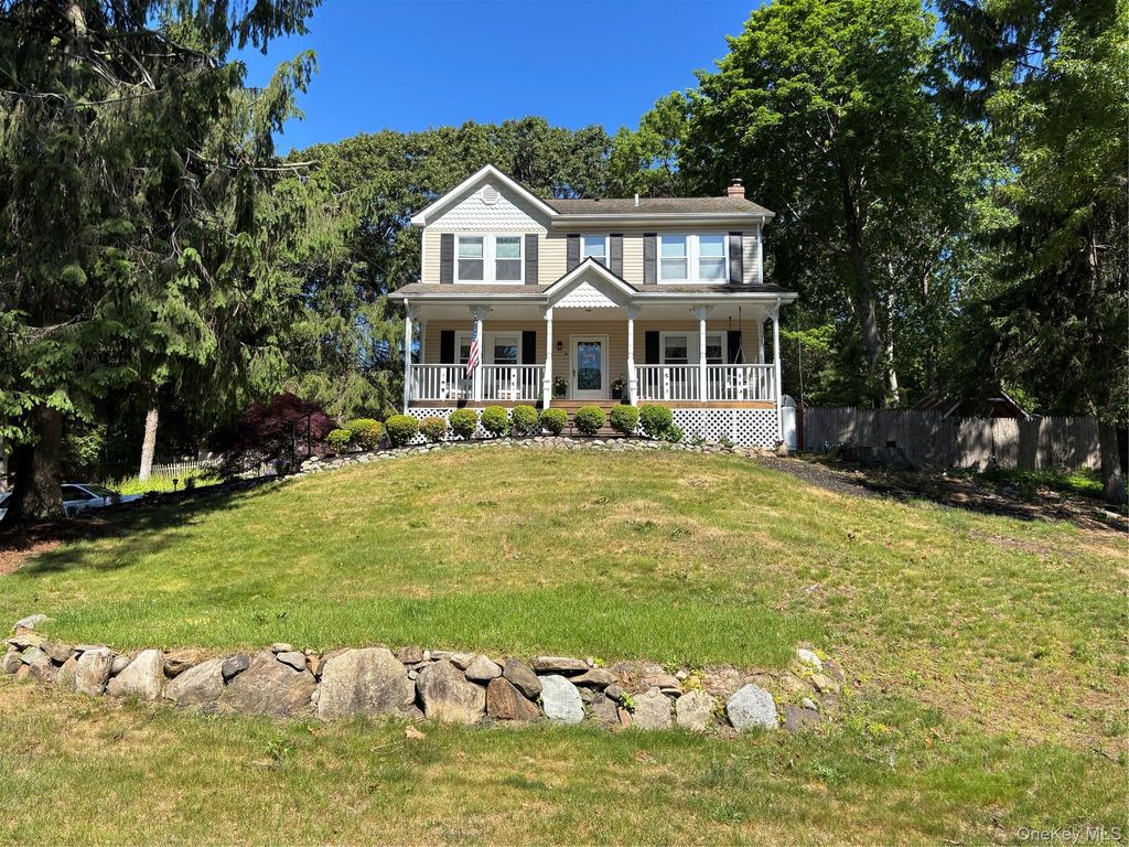 130 Hallock Landing Road, Rocky Point, NY 11778