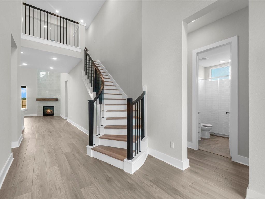 Image 10 of property listing at 2723 Crown Ridge Drive, Missouri City, TX 77459