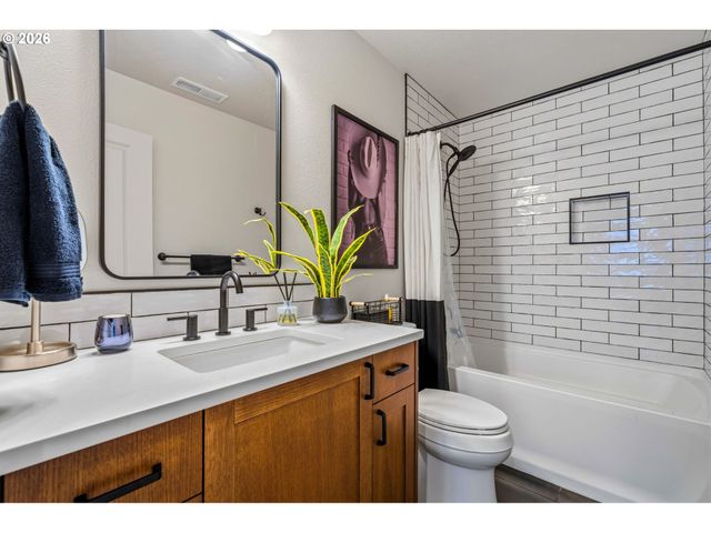 2100 S MEADOWLARK Loop, Ridgefield, WA 98642