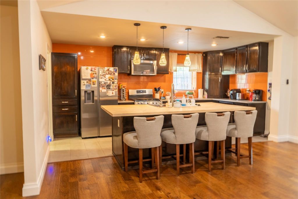 2107 Emerald Isle DR, Leander, TX 78641