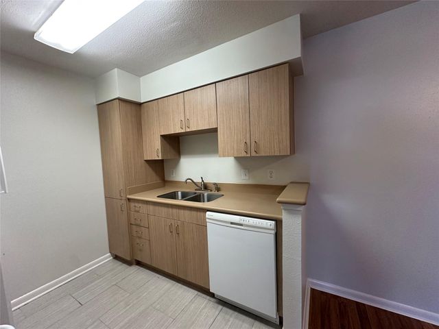 2350 Bering Drive 131, Houston, TX 77057