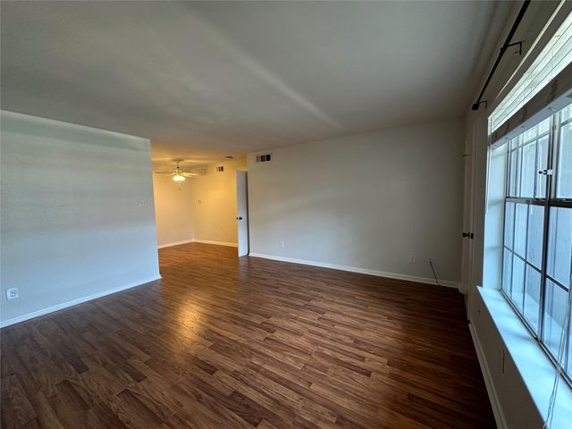 2350 Bering Drive 131, Houston, TX 77057