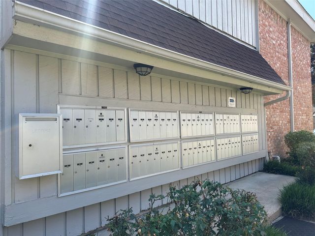 2350 Bering Drive 131, Houston, TX 77057