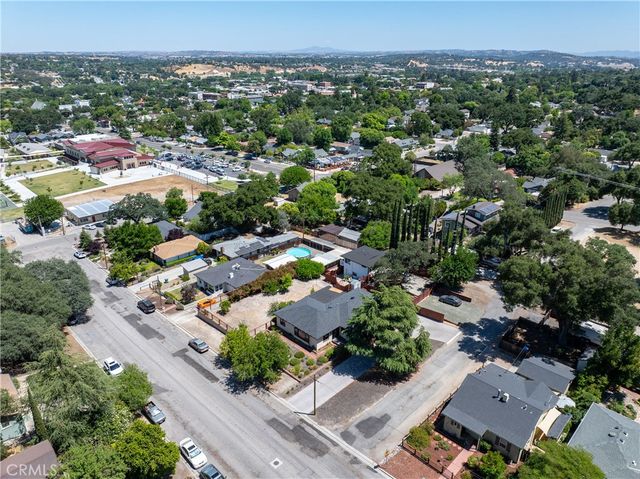 204 18th St, Paso Robles, CA 93446