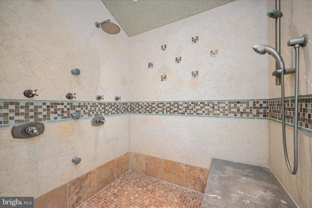 6801 NEWBOLD DR, Bethesda, MD 20817