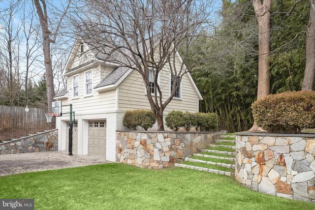 6801 NEWBOLD DR, Bethesda, MD 20817