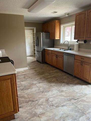 3490 SUMMERDALE DR, Bartlett, TN 38133