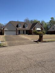 3490 SUMMERDALE DR, Bartlett, TN 38133