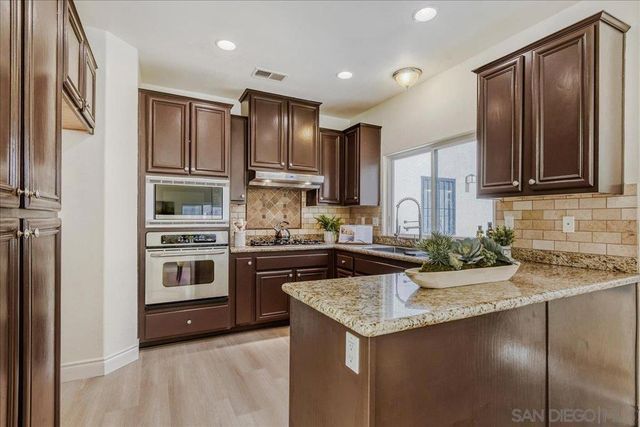 1974 Olivia Gln, Escondido, CA 92025