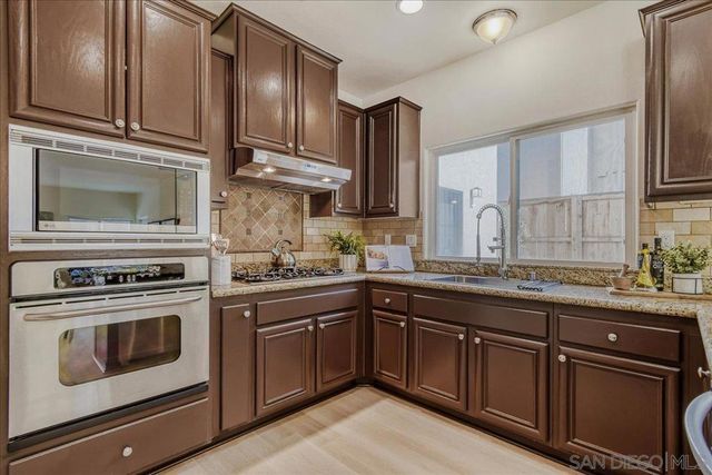 1974 Olivia Gln, Escondido, CA 92025