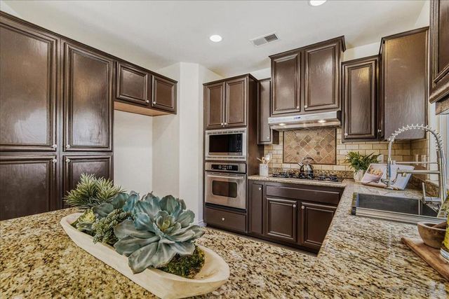 1974 Olivia Gln, Escondido, CA 92025