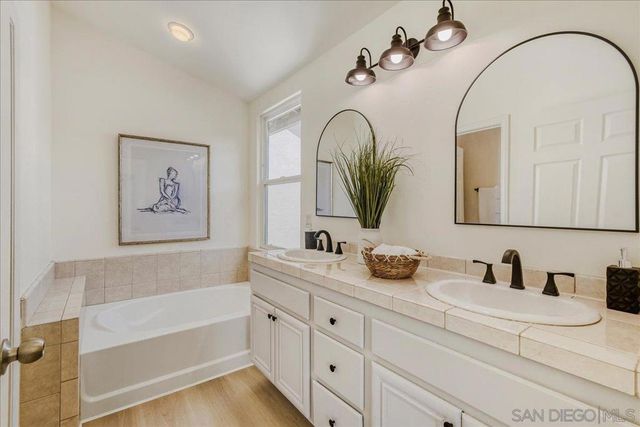 1974 Olivia Gln, Escondido, CA 92025