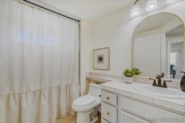 1974 Olivia Gln, Escondido, CA 92025