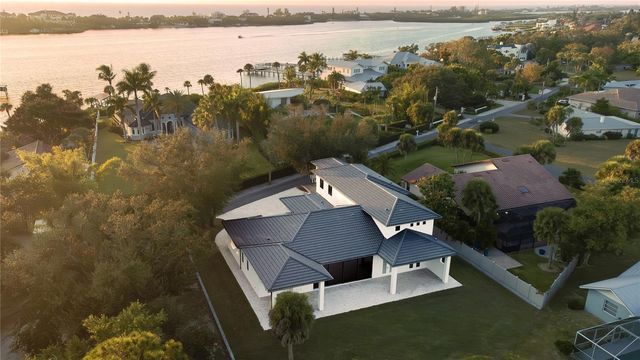 2414 BAYSHORE ROAD, Nokomis, FL 34275