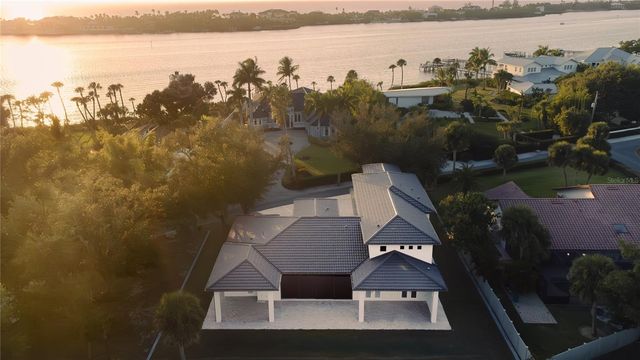 2414 BAYSHORE ROAD, Nokomis, FL 34275