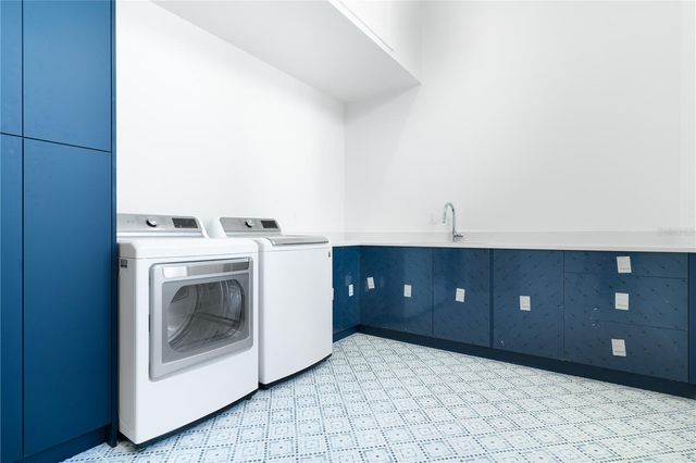 2414 BAYSHORE ROAD, Nokomis, FL 34275