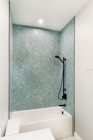 2414 BAYSHORE ROAD, Nokomis, FL 34275