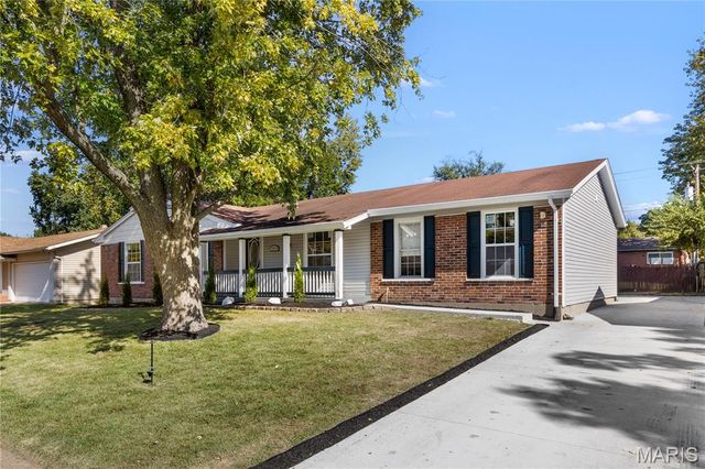 2878 Castleford Drive, Florissant, MO 63033