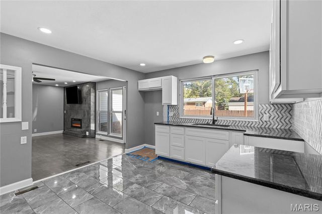2878 Castleford Drive, Florissant, MO 63033