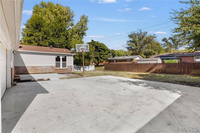2878 Castleford Drive, Florissant, MO 63033