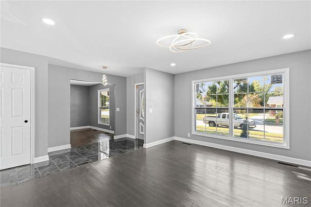 2878 Castleford Drive, Florissant, MO 63033