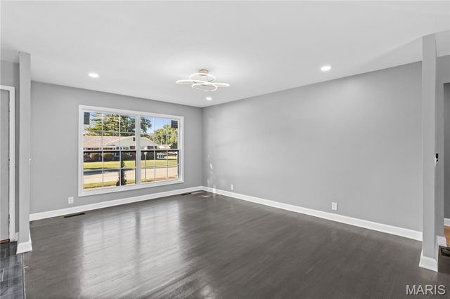 2878 Castleford Drive, Florissant, MO 63033