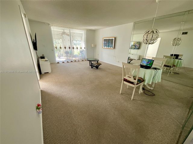 7690 NW 18th St 303, Margate, FL 33063