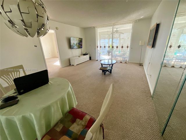 7690 NW 18th St 303, Margate, FL 33063