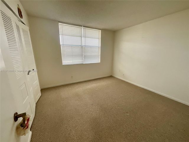 7690 NW 18th St 303, Margate, FL 33063