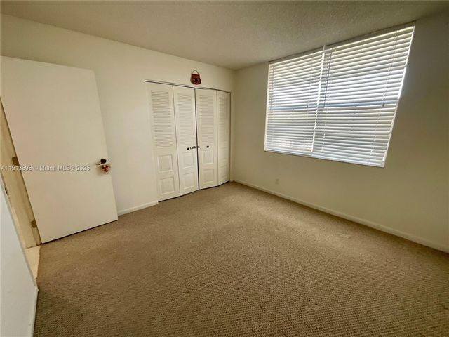 7690 NW 18th St 303, Margate, FL 33063