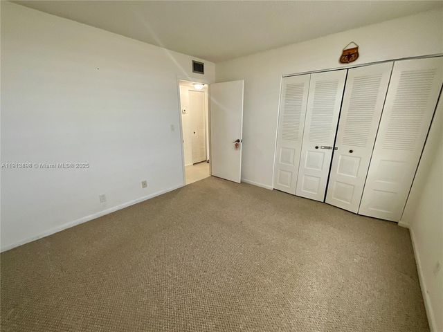 7690 NW 18th St 303, Margate, FL 33063