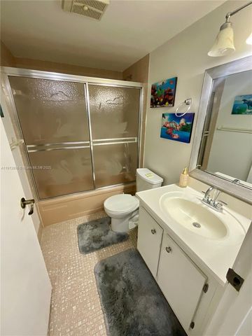 7690 NW 18th St 303, Margate, FL 33063