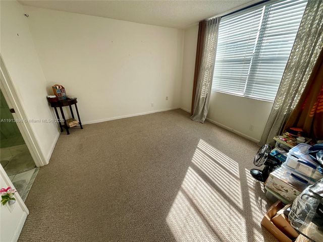 7690 NW 18th St 303, Margate, FL 33063