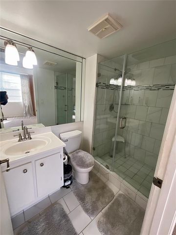 7690 NW 18th St 303, Margate, FL 33063