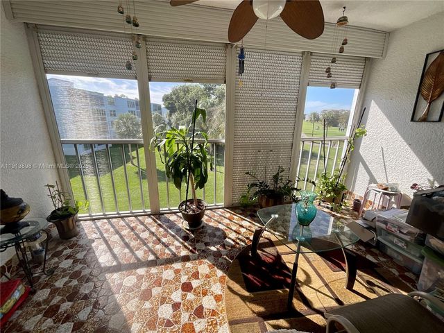 7690 NW 18th St 303, Margate, FL 33063