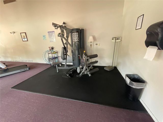 7690 NW 18th St 303, Margate, FL 33063