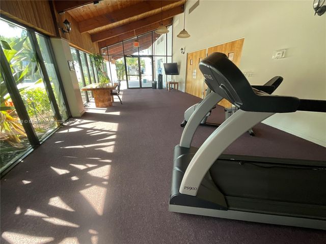 7690 NW 18th St 303, Margate, FL 33063