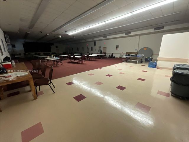 7690 NW 18th St 303, Margate, FL 33063