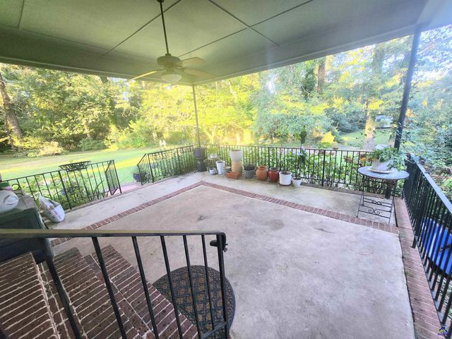 105 Sasser Drive, Bonaire, GA 31005