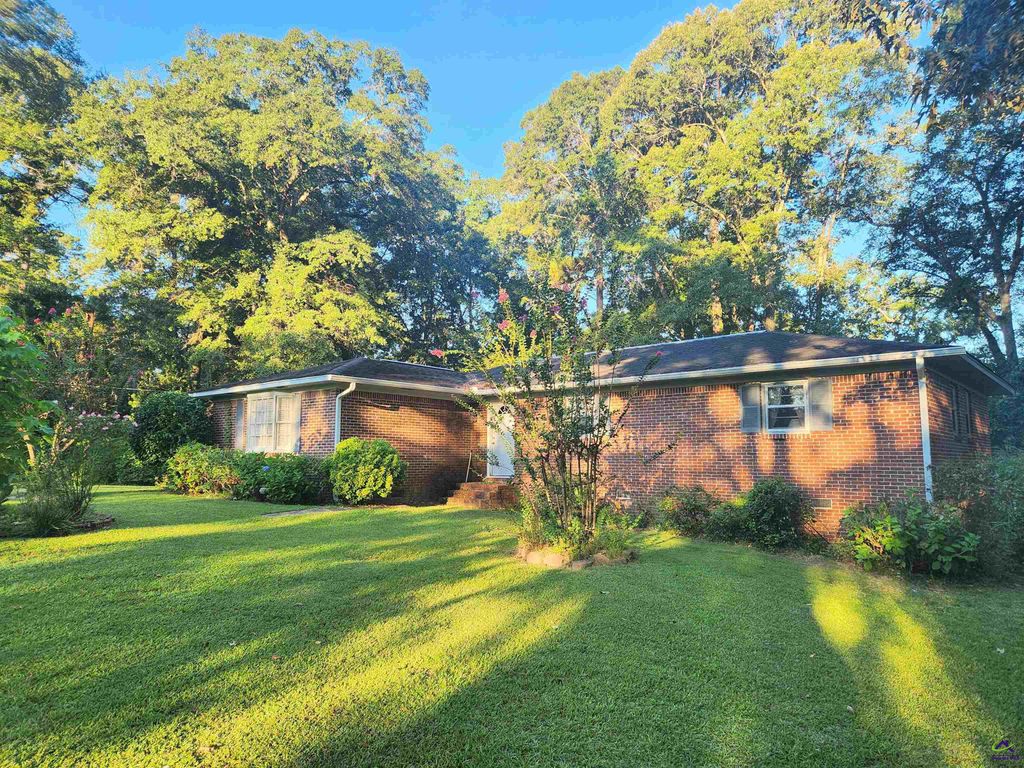 105 Sasser Drive, Bonaire, GA 31005