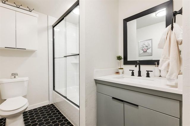 2241 Ashley Drive, The Village, OK 73120