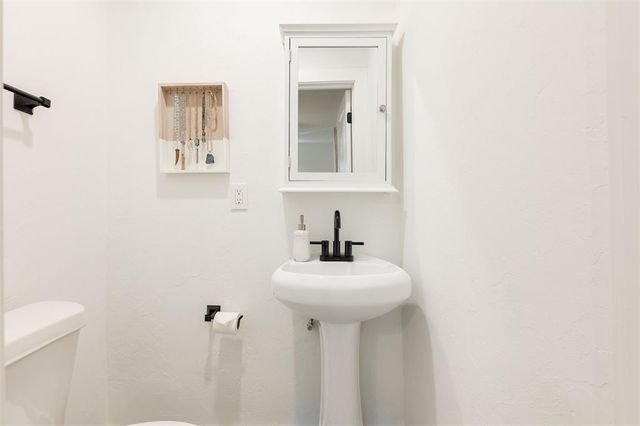 2241 Ashley Drive, The Village, OK 73120