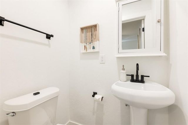 2241 Ashley Drive, The Village, OK 73120