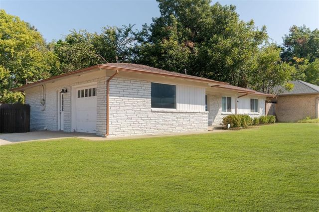 2241 Ashley Drive, The Village, OK 73120