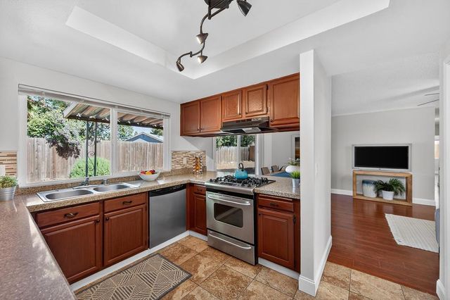 9013 Meadowsweet Way, Elk Grove, CA 95624