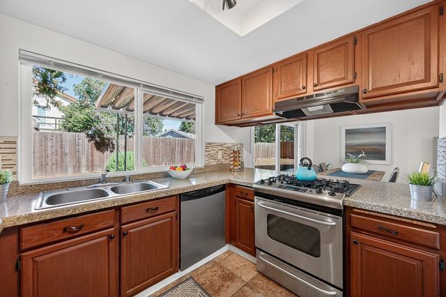 9013 Meadowsweet Way, Elk Grove, CA 95624
