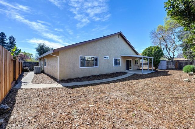 9013 Meadowsweet Way, Elk Grove, CA 95624