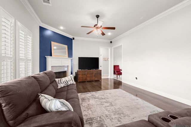 39054 Old Tree Dr, Prairieville, LA 70769